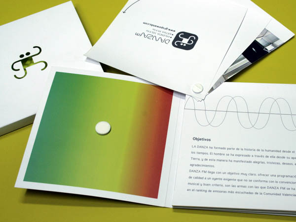 DanzaFM. Dise�o corporativo. Dossier de prensa. Publicidad impresa.